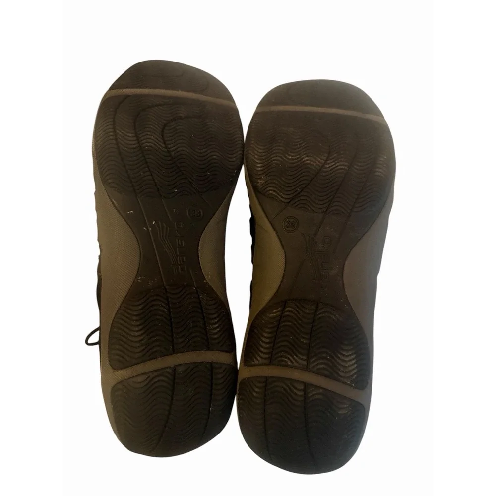 Dansko honor women